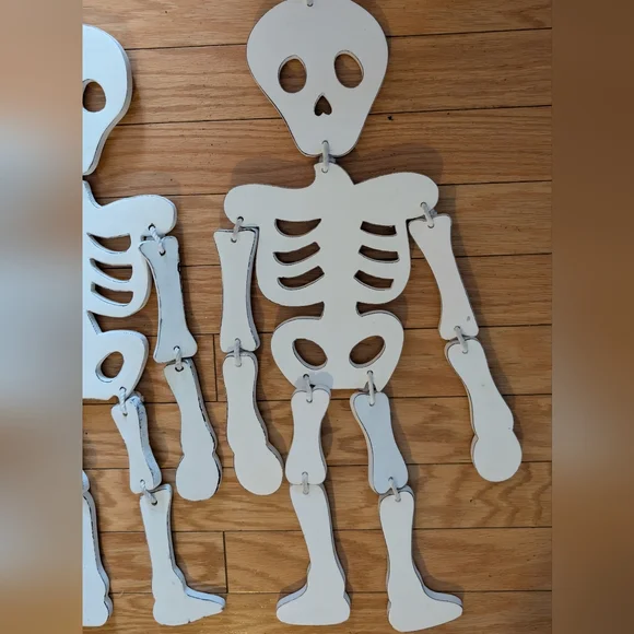 White Hanging Skeleton Decorations - Picture 6 of 6